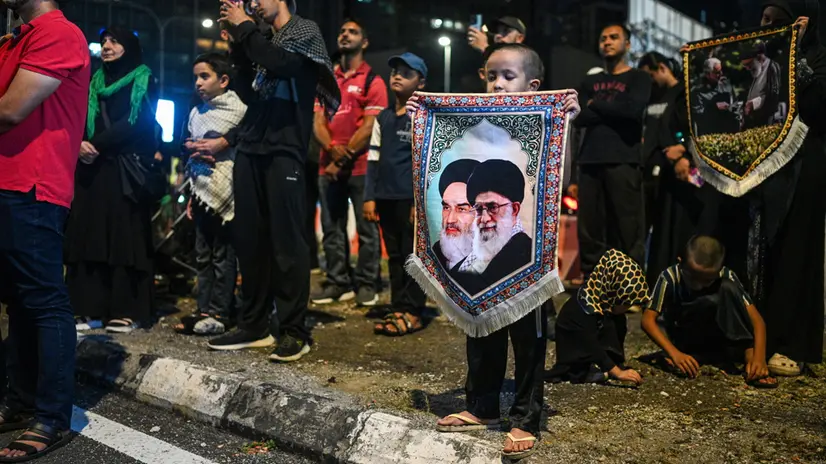 Una manifestazione in sostegno dell'Iran dopo l'attacco Usa-Israele - Foto Ansa/Epa/Nazir Sufari © www.giornaledibrescia.it