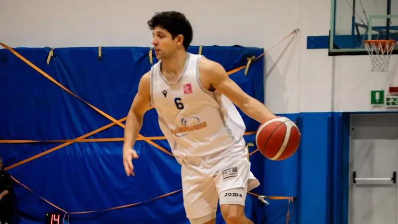 Emanuele Cravedi, mattatore del match - © www.giornaledibrescia.it