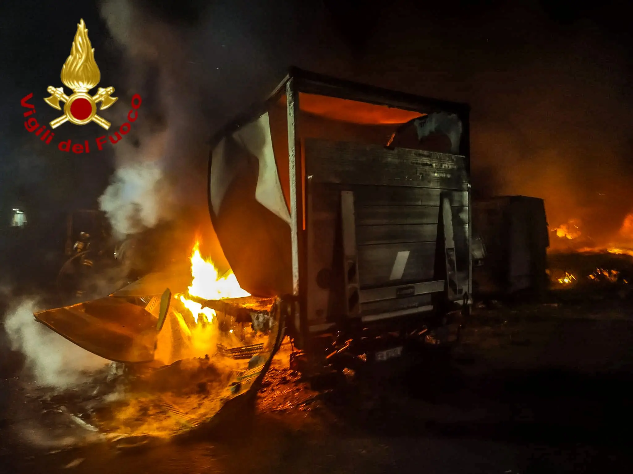 Bedizzole, il rogo dei furgoni