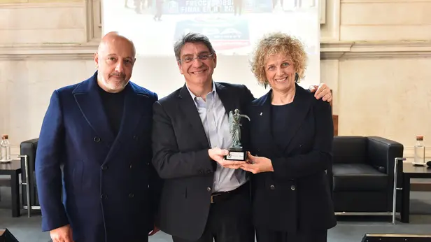 SPORT BASKET BRESCIA PALAZZO LOGGIA Germani Pallacanestro Brescia PREMIAZIONE VITTORIA ALATA NELLA FOTO FERRARI DEL BONO BRAGAGLIO CON VITTORIA ALATA 28-02-2023 Checchi@newreporter