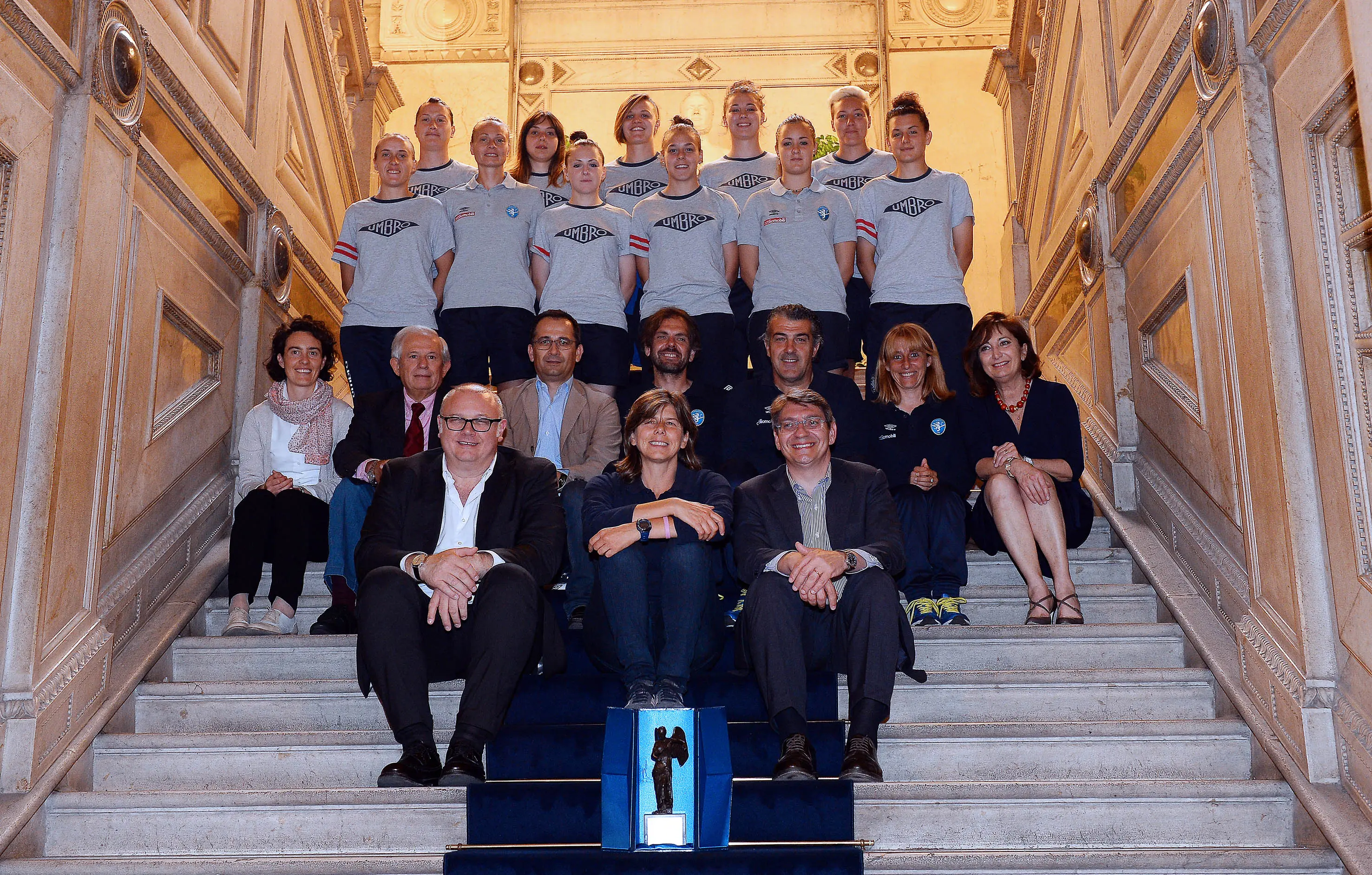 SPORT CALCIO BRESCIA PALAZZO LOGGIA CONSEGNA VITTORIA ALATA BRESCIA CALCIO FEMMINILE NELLA FOTO GRUPPO GIOCATRICI E SINDACO 06-06-2016 AGENZIA REPORTER ZANARDELLI