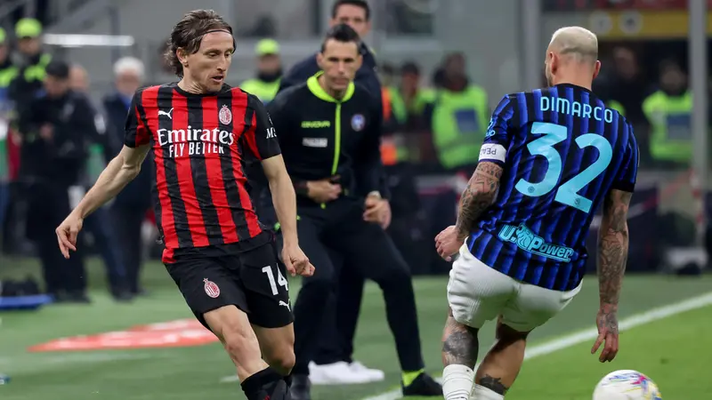 Un duello tra Modric e Dimarco - Foto Ansa © www.giornaledibrescia.it