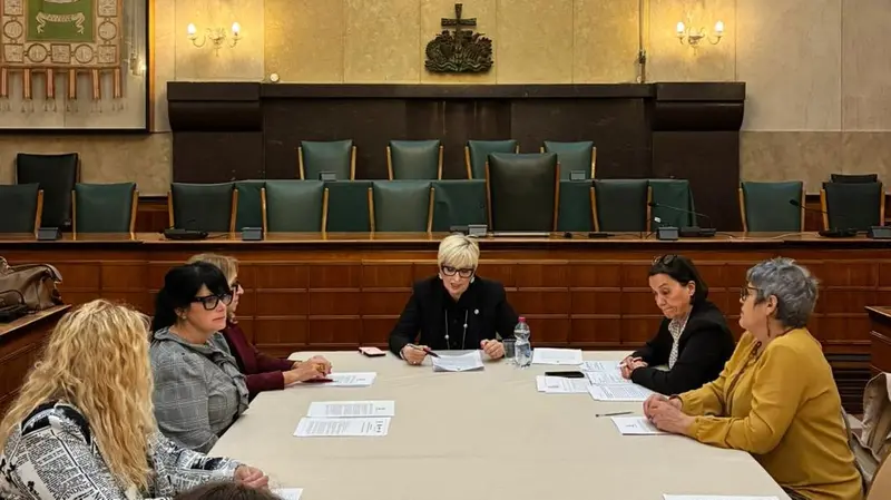 Un momento dell'incontro in Broletto - © www.giornaledibrescia.it