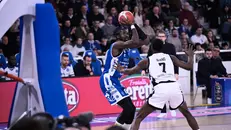 Maurice Ndour contro la Virtus Bologna - Foto New Reporter Checchi © www.giornaledibrescia.it