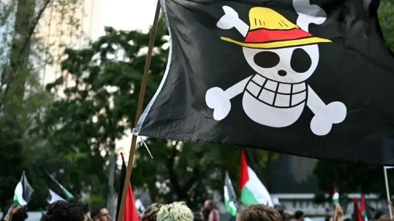 La bandiera di «One Piece» sventolata durante le manifestazioni a Città del Messico - Foto dal sioto web Corriere della sera