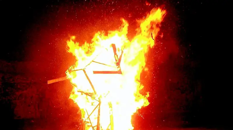 La tradizione del «rogo della vecchia» - © www.giornaledibrescia.it