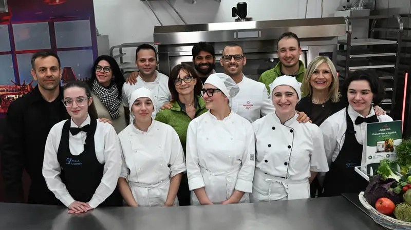 Metelli Frutta con gli studenti di Chef per una notte - Foto New Reporter Favretto © www.giornaledibrescia.it