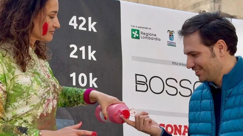 Francesca Chialà con l'assessore Alessandro Cantoni - © www.giornaledibrescia.it