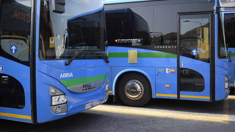 Due pullman (foto d'archivio) - © www.giornaledibrescia.it