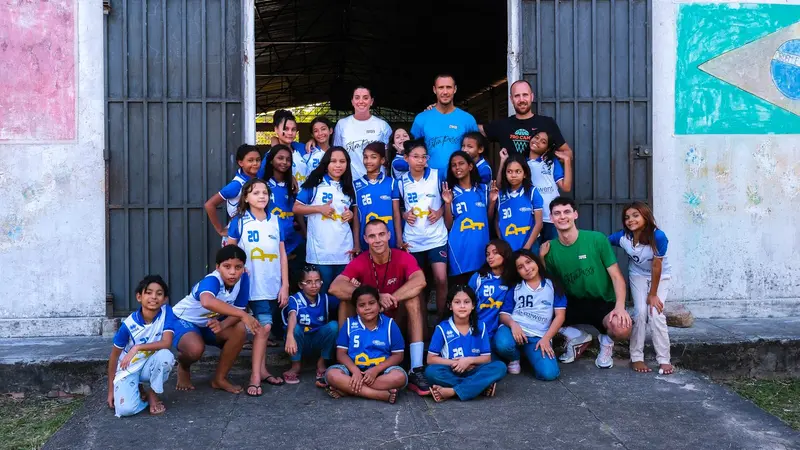 Marelli, Crescini e Zonda con i piccoli brasiliani - © www.giornaledibrescia.it