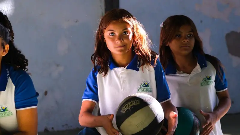 Due bimbe brasiliane nella struttura di Pacoti, nel Nord-Est del paese - © www.giornaledibrescia.it