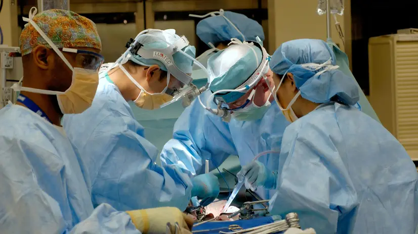 L'équipe multidisciplinare valuta se intervenire chirurgicamente