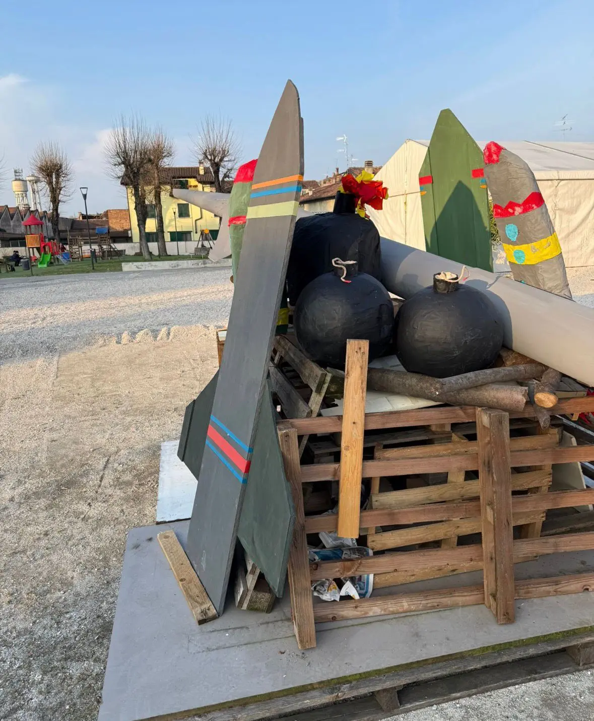 A Manerbio si brucia la guerra