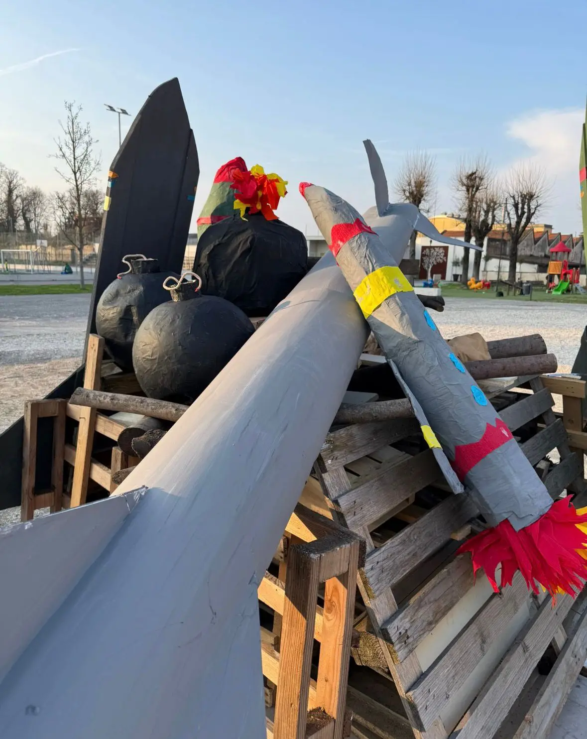 A Manerbio si brucia la guerra