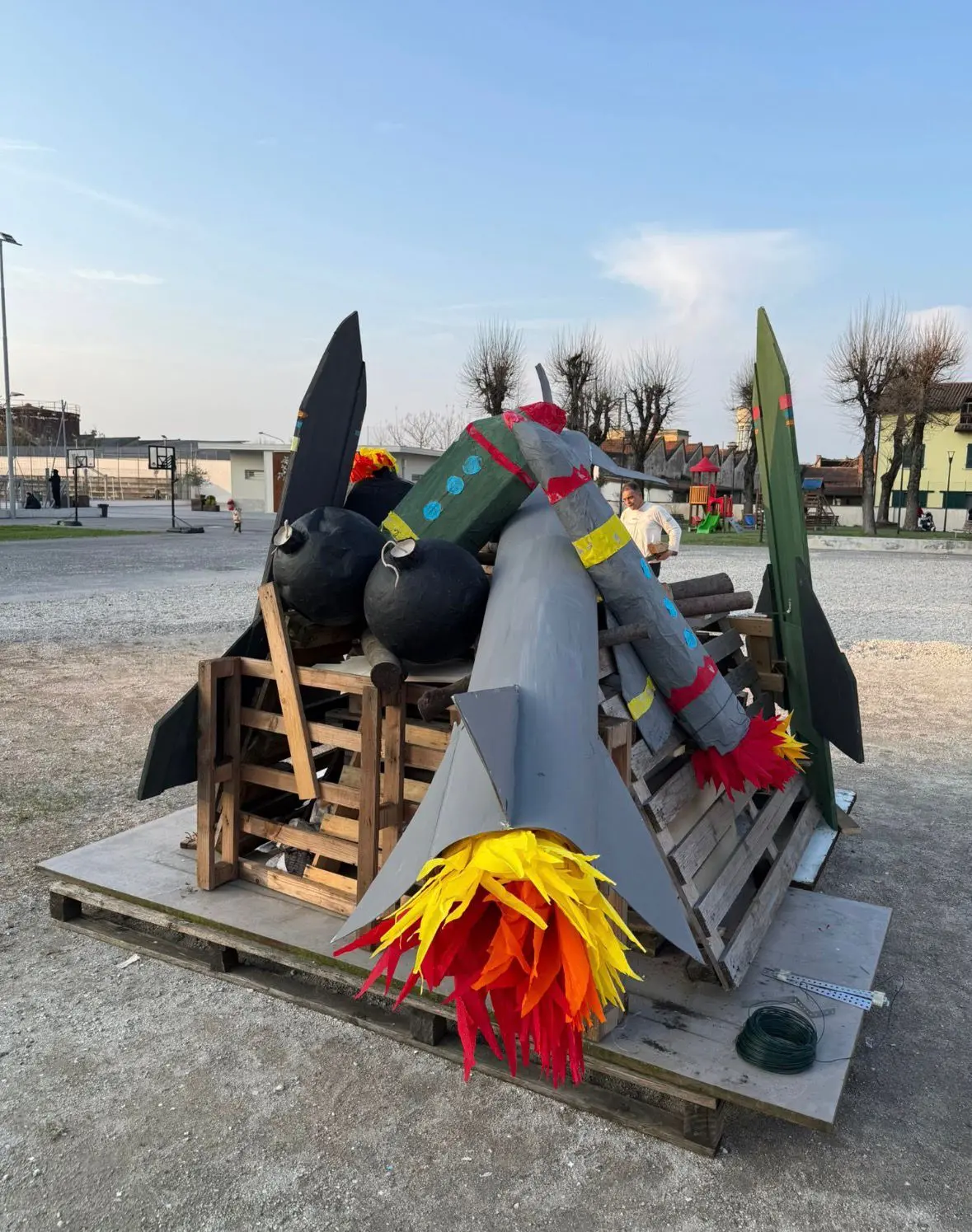 A Manerbio si brucia la guerra