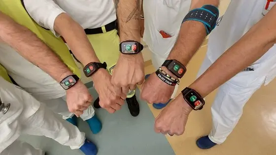 Braccialetti intelligenti tra le misure introdotte nel Bresciano