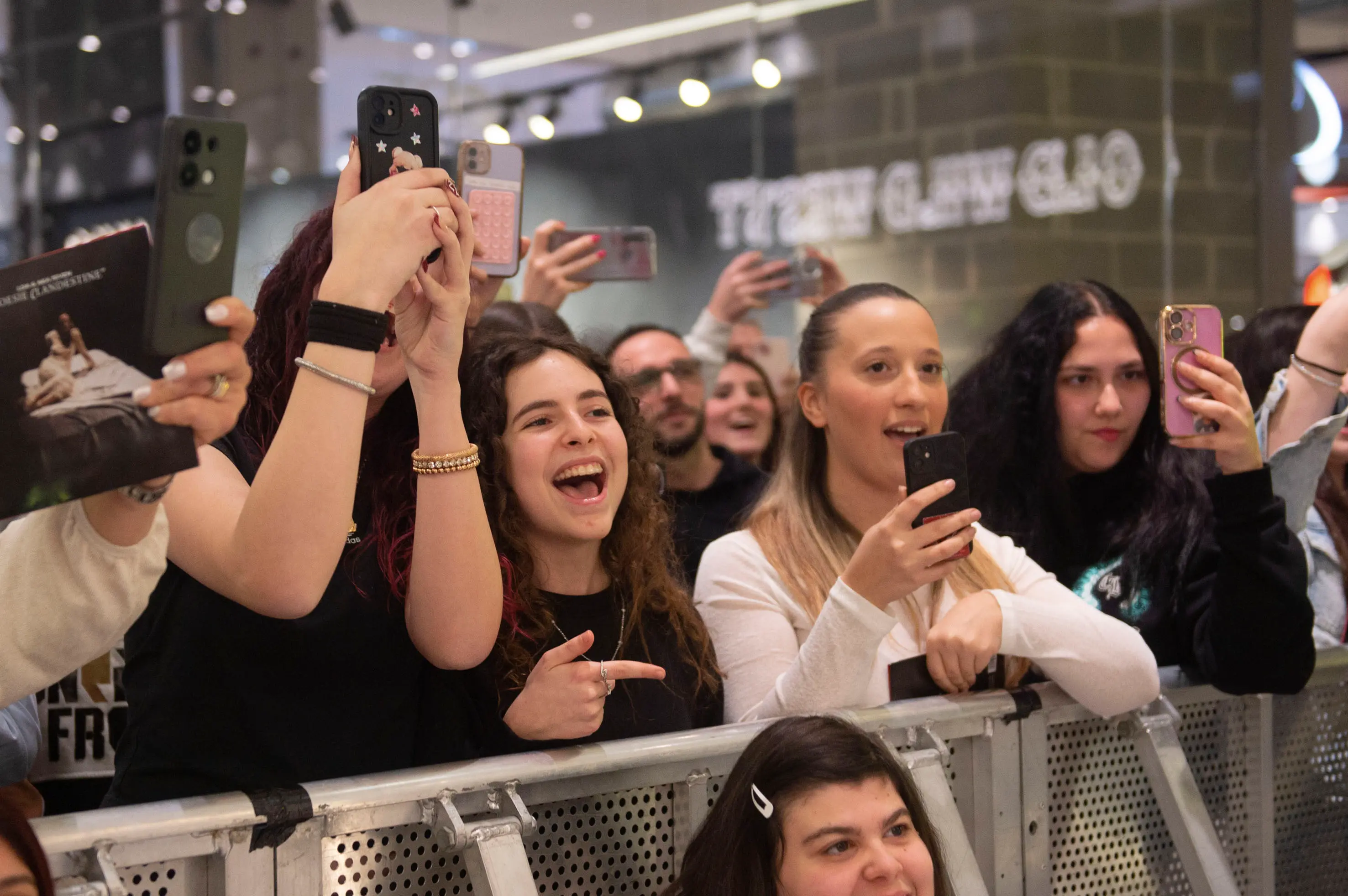 SPETTACOLI RONCADELLE ELNOS SHOPPING FIRMACOPIE LDA & AKA 7EVEN NELLA FOTO MOMENTI DELL'EVENTO 12–03-2026 PIERPAOLO PAPETTI AGENZIA NEWREPORTER