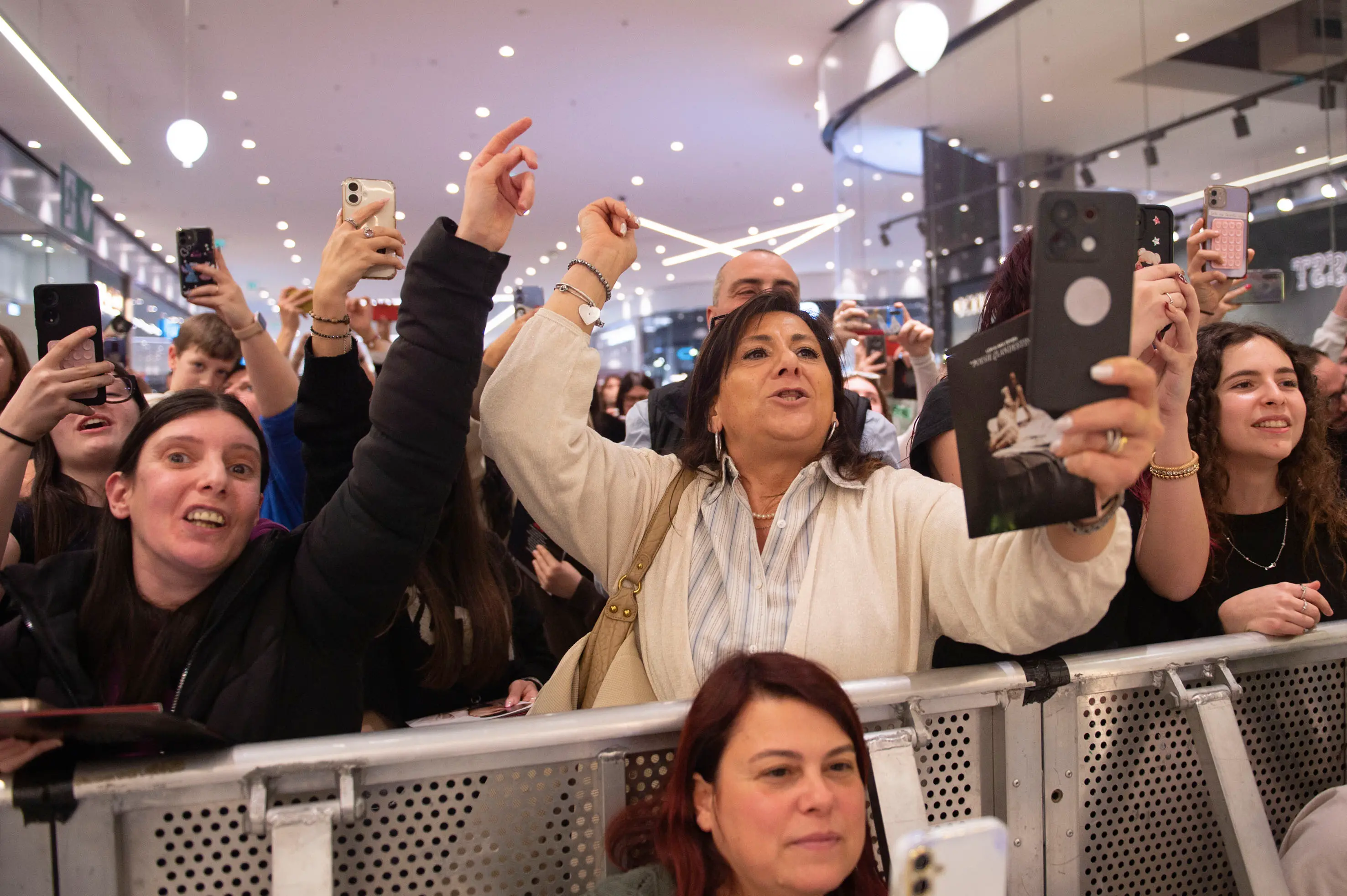 SPETTACOLI RONCADELLE ELNOS SHOPPING FIRMACOPIE LDA & AKA 7EVEN NELLA FOTO MOMENTI DELL'EVENTO 12–03-2026 PIERPAOLO PAPETTI AGENZIA NEWREPORTER