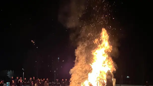 A Manerbio si brucia la guerra