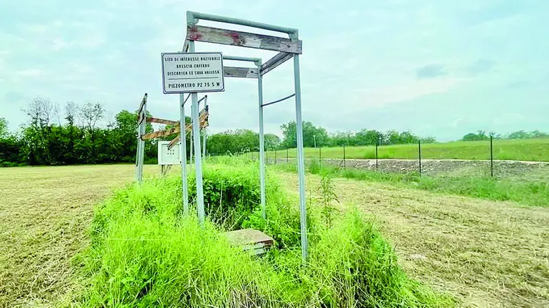 Uno dei piezometri situati accanto alla discarica Vallosa - © www.giornaledibrescia.it
