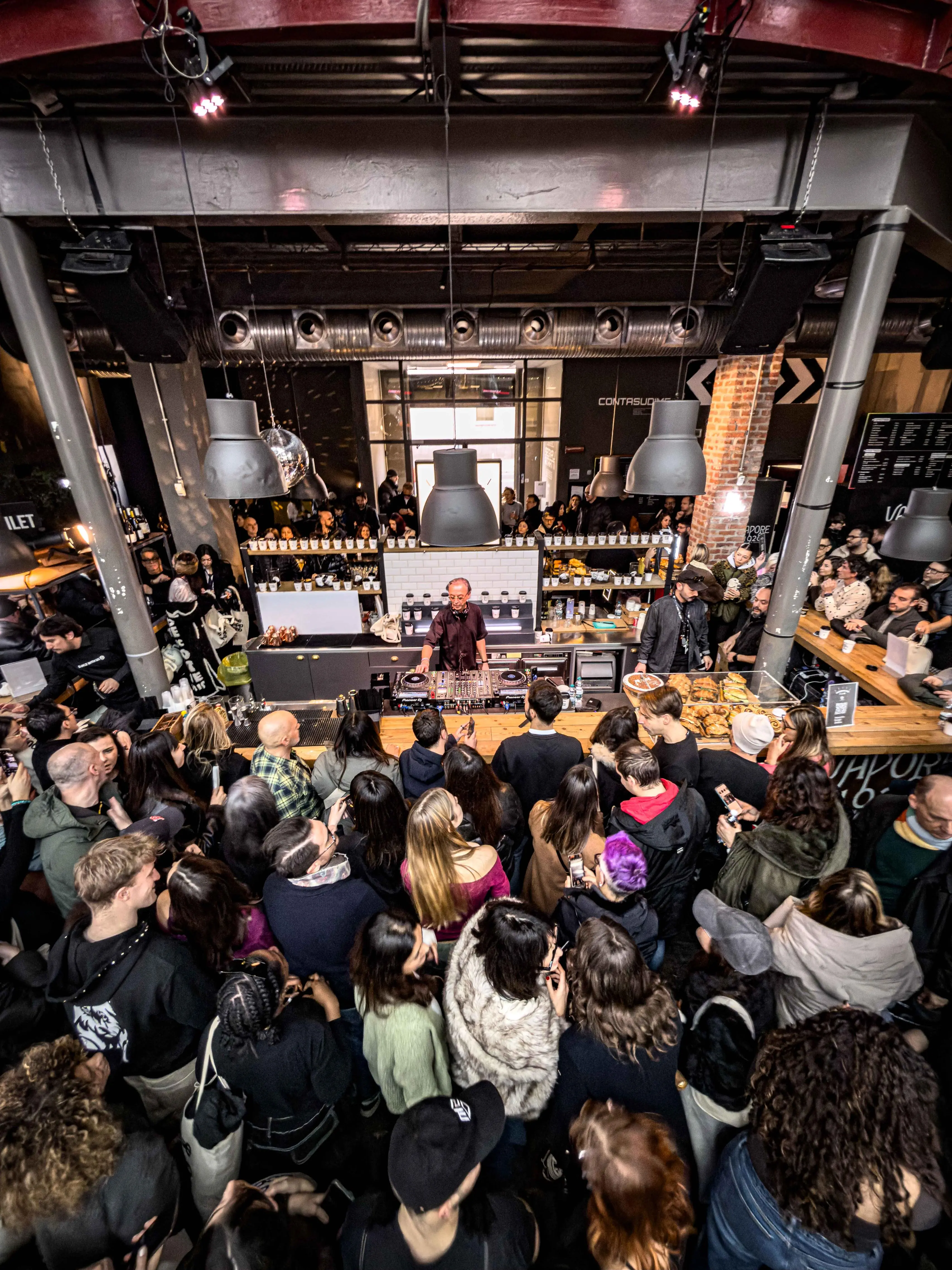 Il rito del Morning Club di m2o alla Fabbrica del Vapore