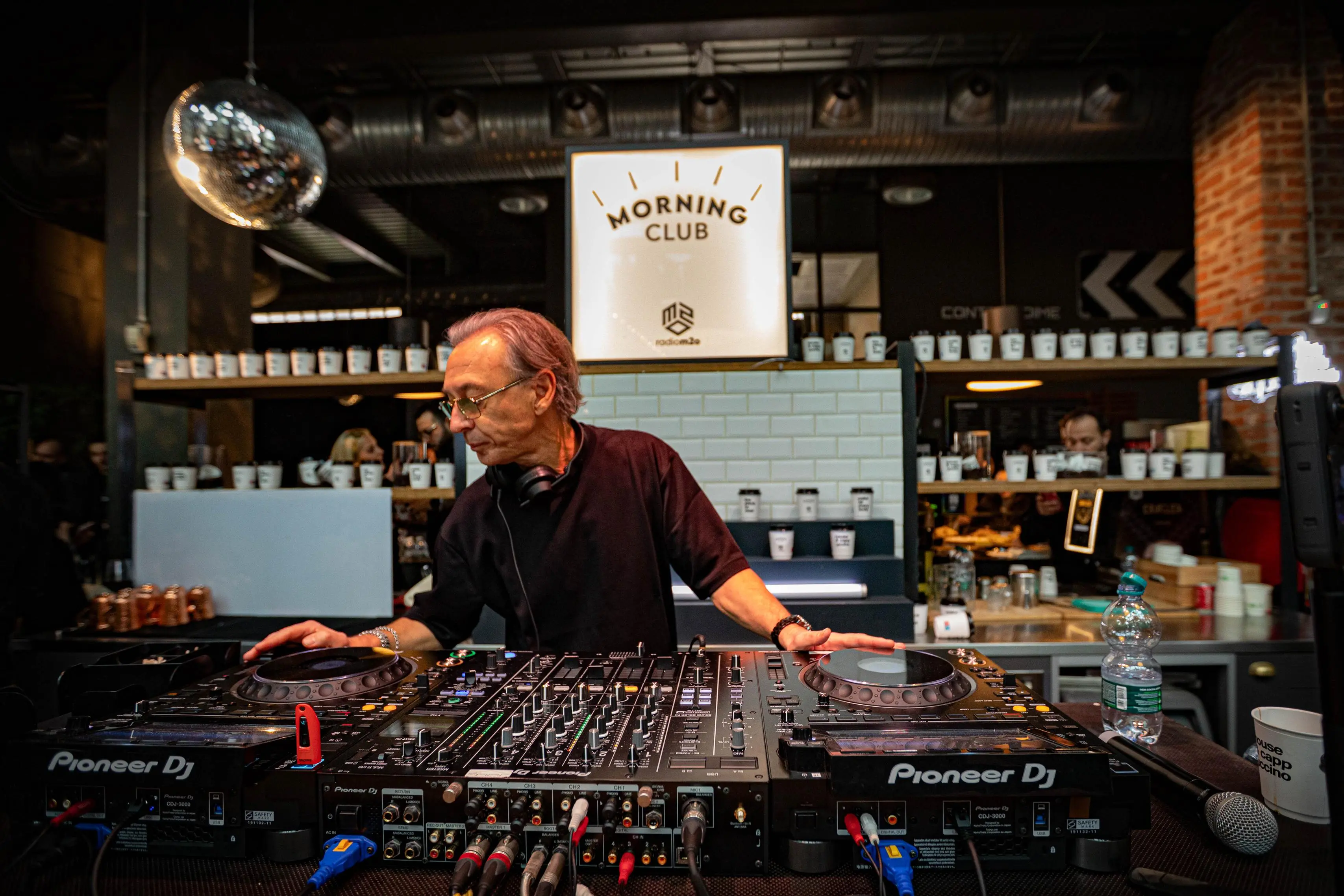 Il rito del Morning Club di m2o alla Fabbrica del Vapore