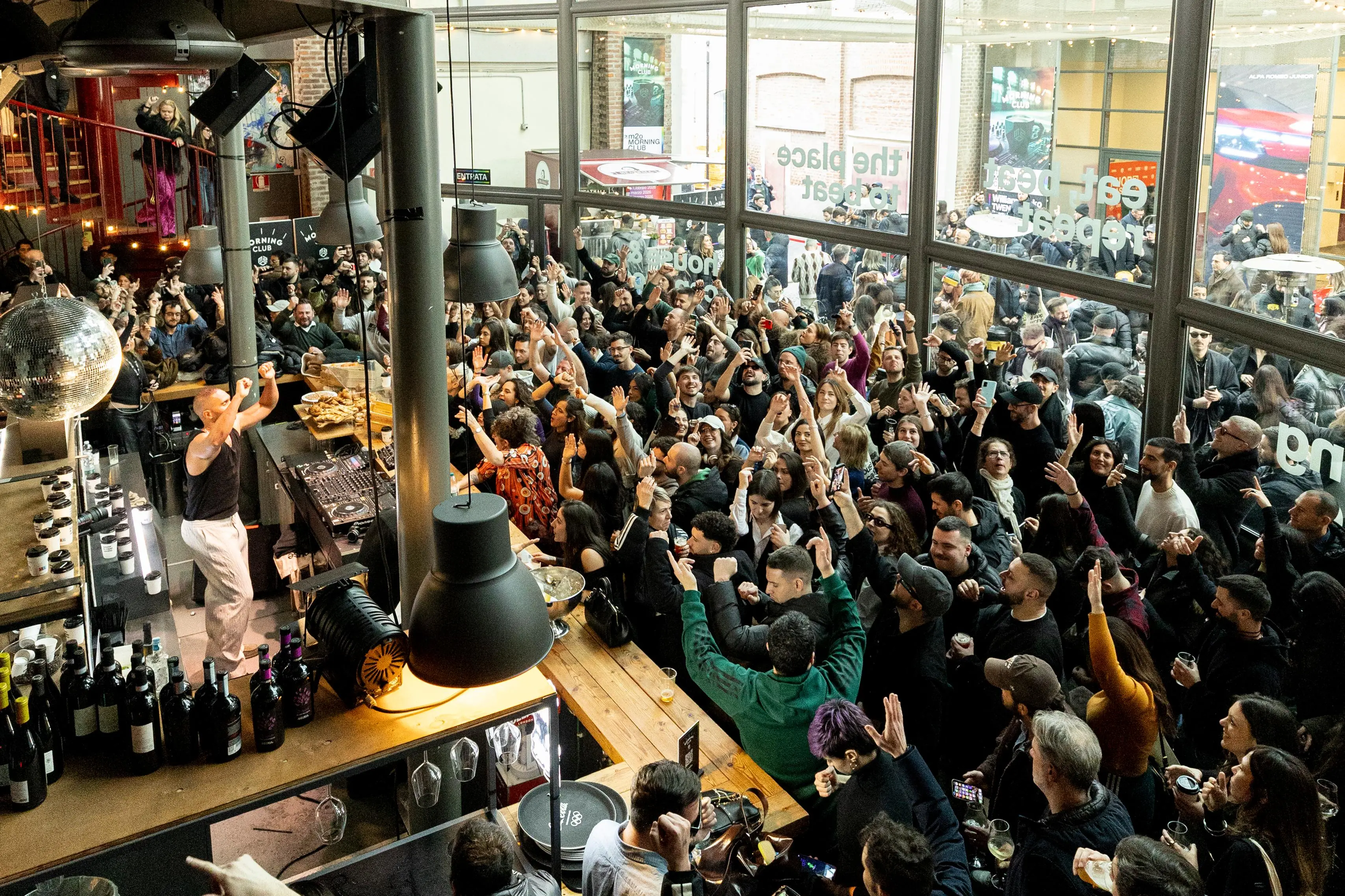 Il rito del Morning Club di m2o alla Fabbrica del Vapore