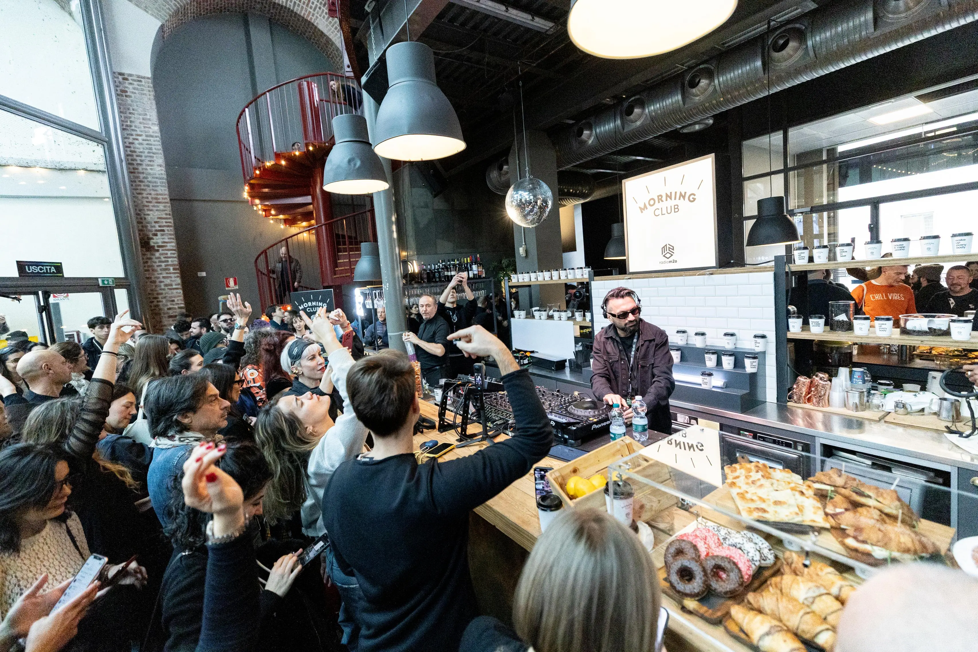 Il rito del Morning Club di m2o alla Fabbrica del Vapore