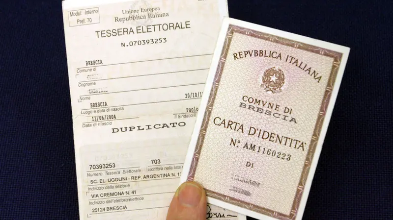 Tessera elettorale e carta d'identità cartacea