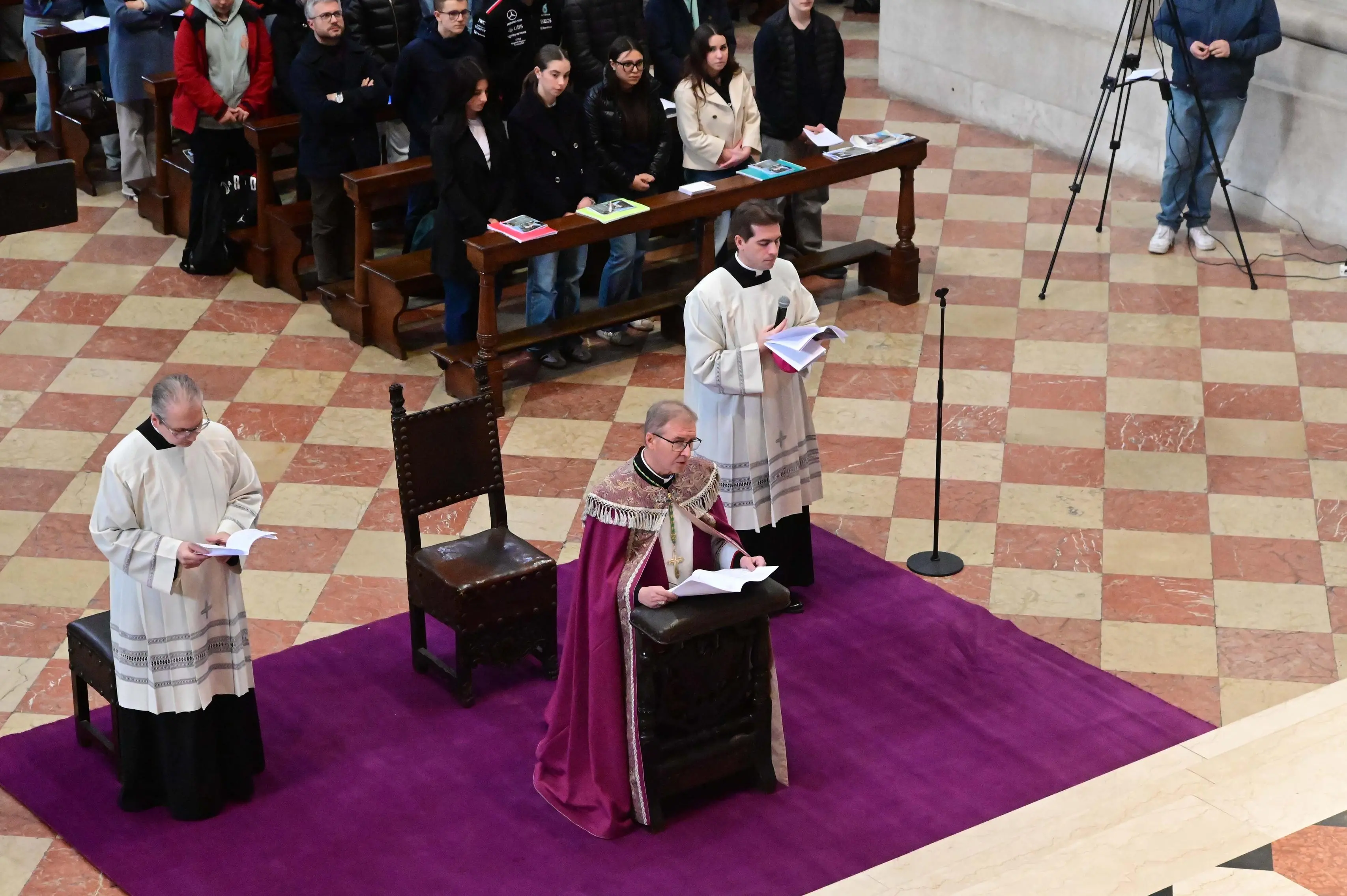 In Cattedrale la preghiera per la pace con il Vescovo