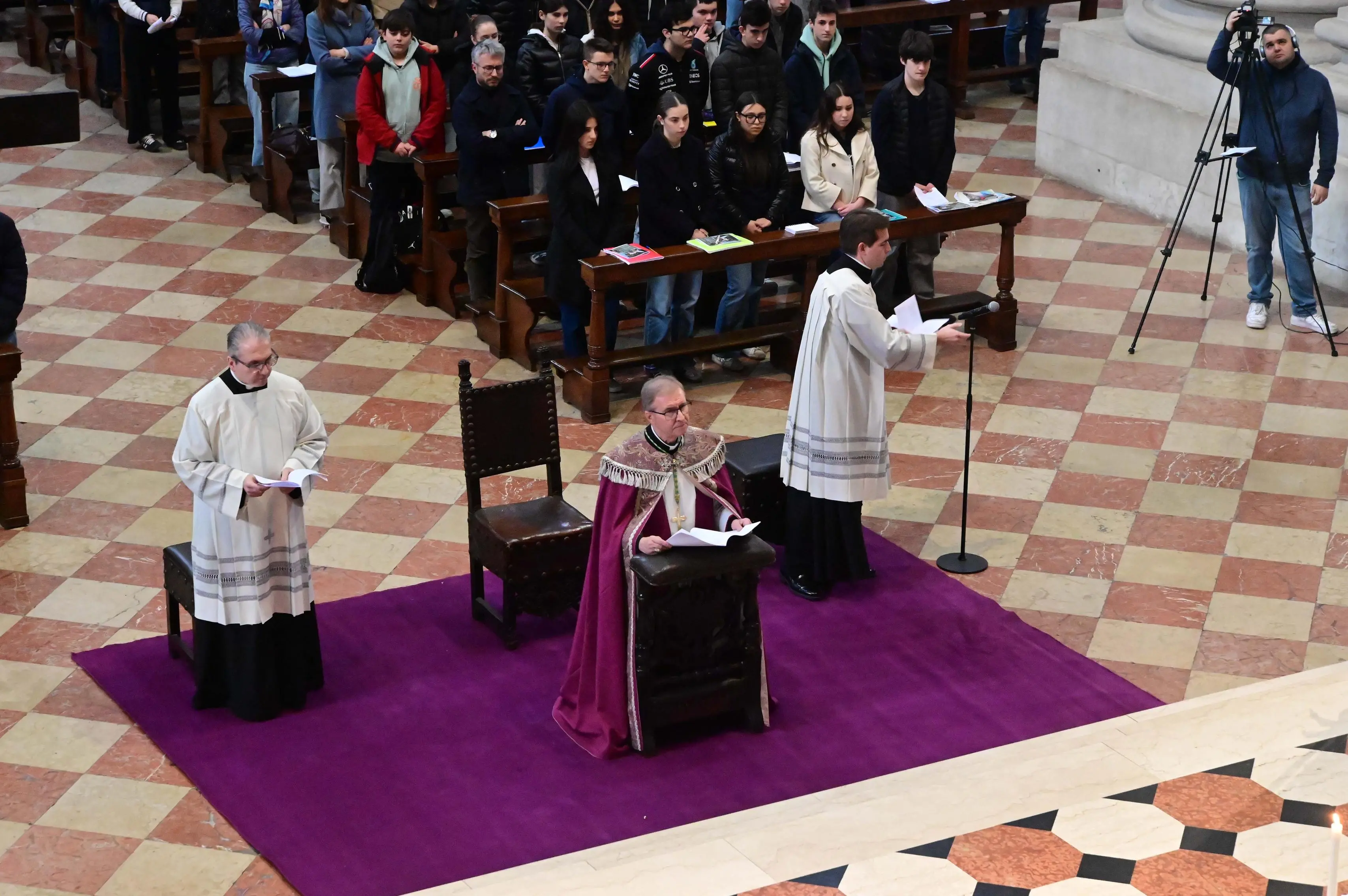 In Cattedrale la preghiera per la pace con il Vescovo