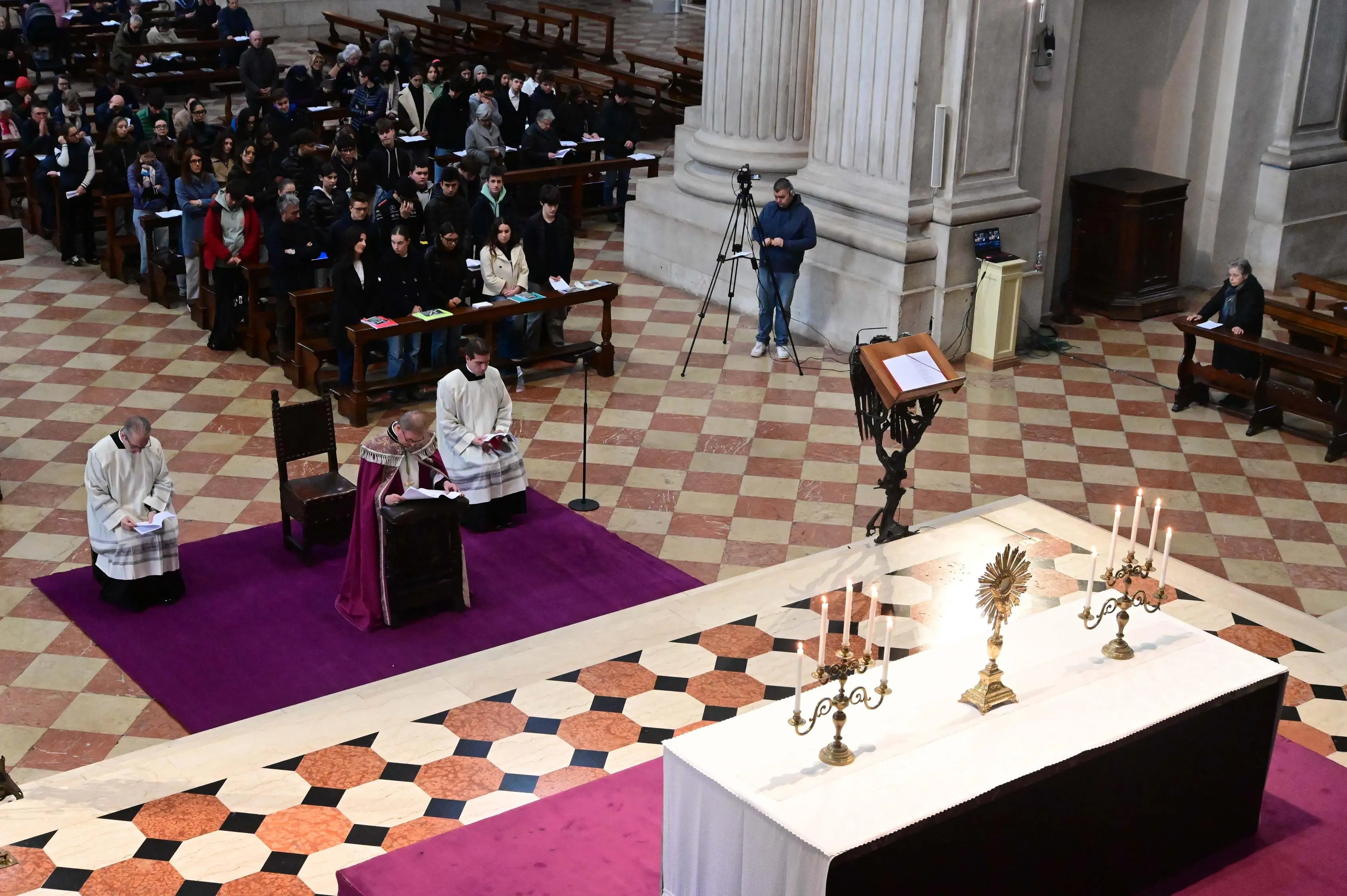 In Cattedrale la preghiera per la pace con il Vescovo