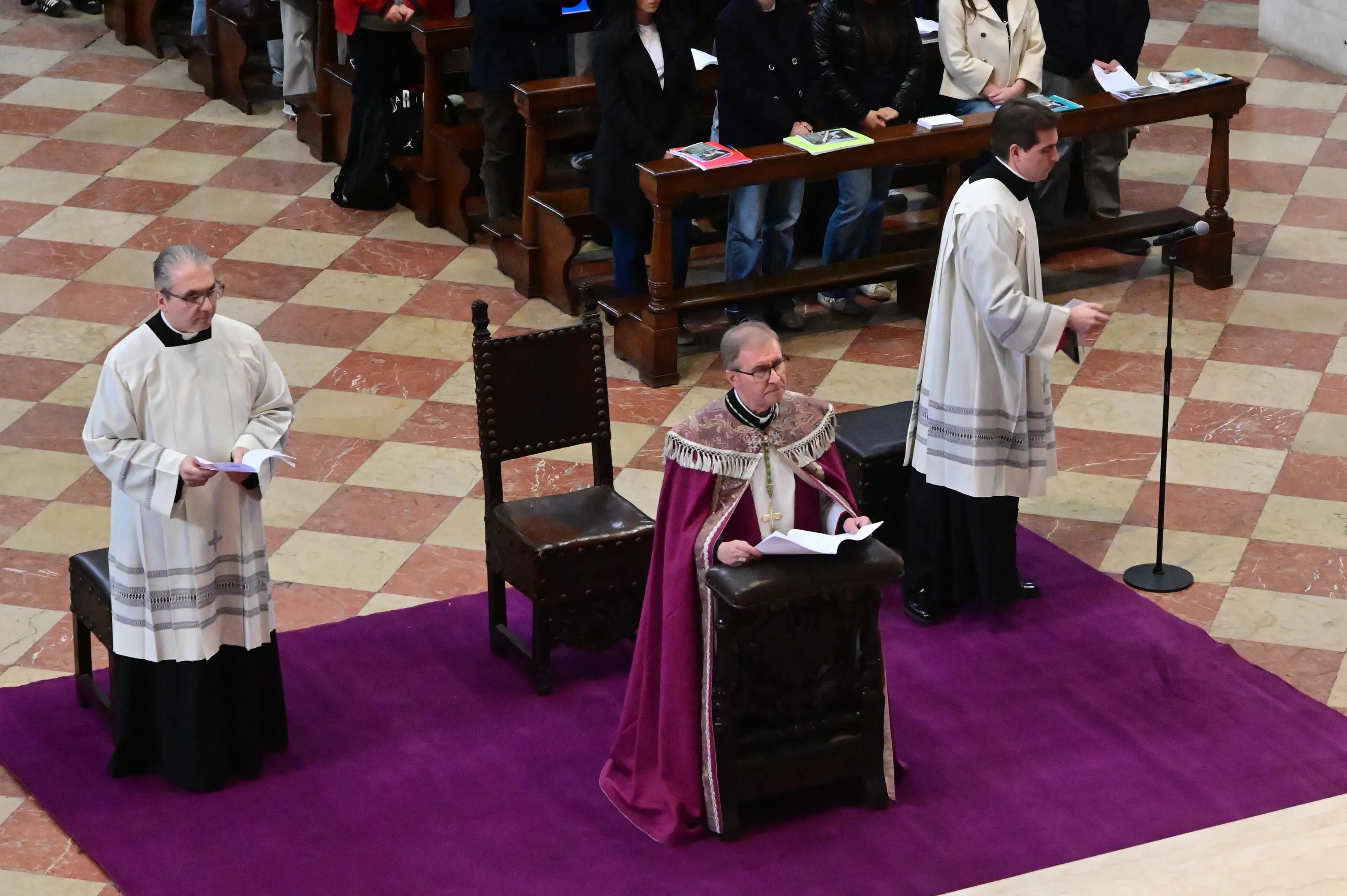 In Cattedrale la preghiera per la pace con il Vescovo