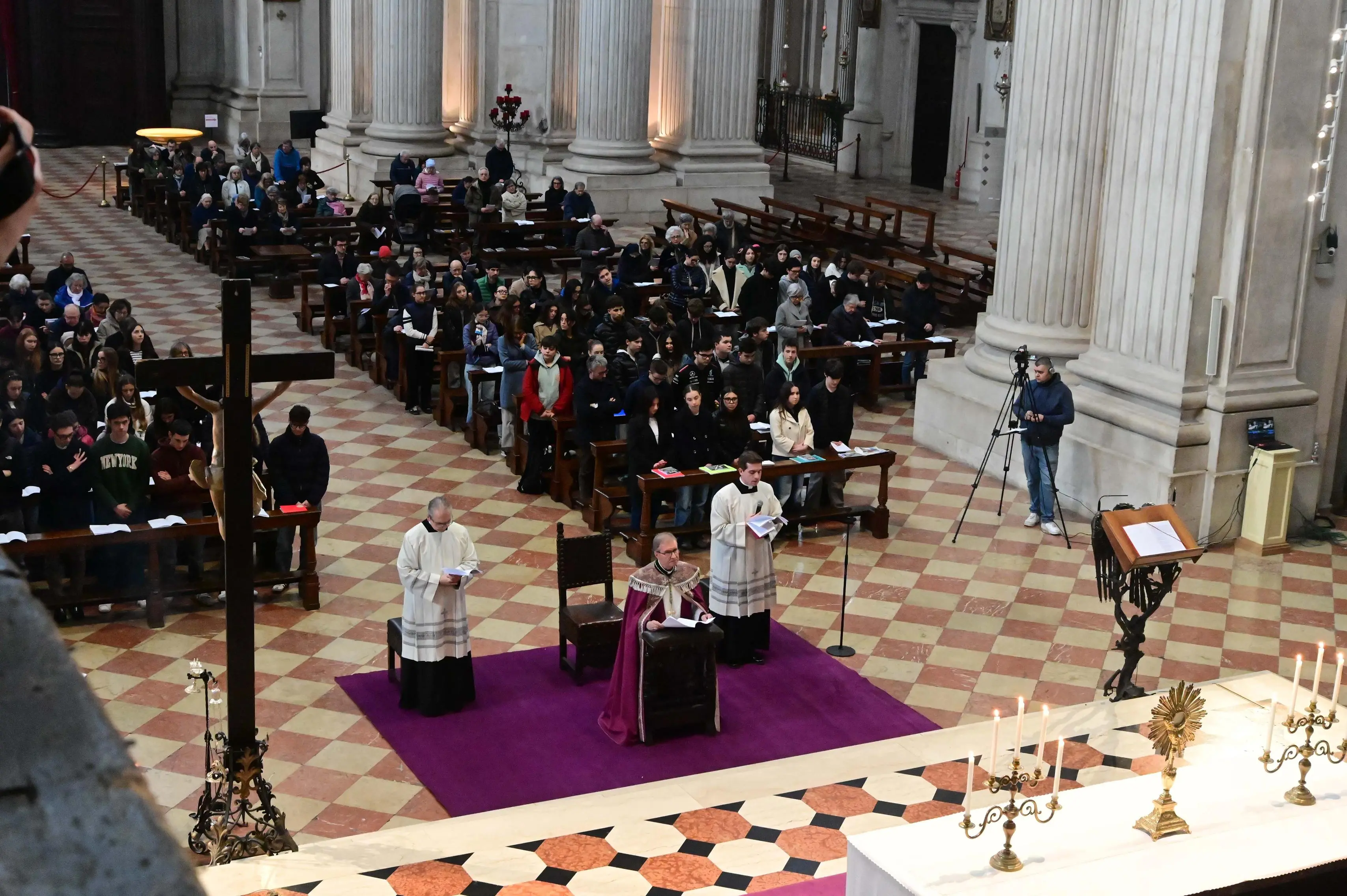 In Cattedrale la preghiera per la pace con il Vescovo