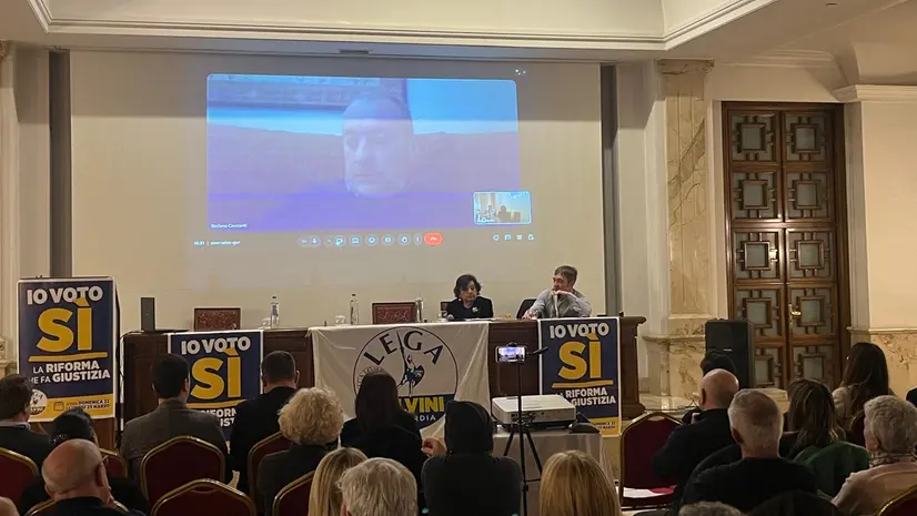 Il dibattito all'hotel Vittoria © www.giornaledibrescia.it