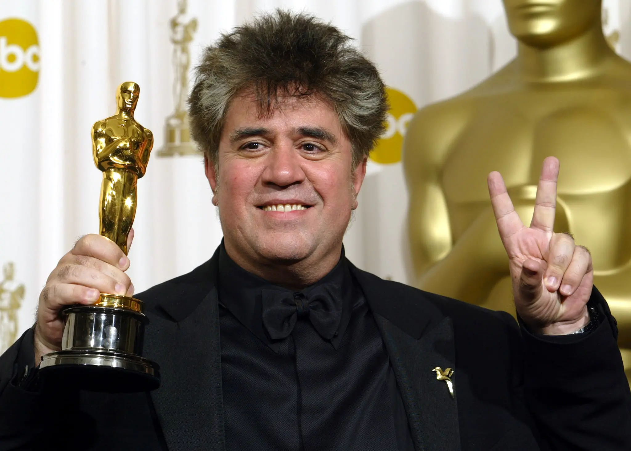 Director Pedro Almodovar poses with his Oscar for Best Original Screenplay at the 75th Academy Awards in Hollywood, California, 23 March, 2003. Pedro Almodovar won for his work on "Talk to Her." This was his first writing nomination. He was also nominated for his directing work in "Talk To Her." He was the director for the Oscar-winning Spanish entry for Foreign Language Film "All about My Mother" in 1999. AFP PHOTO Lee CELANO