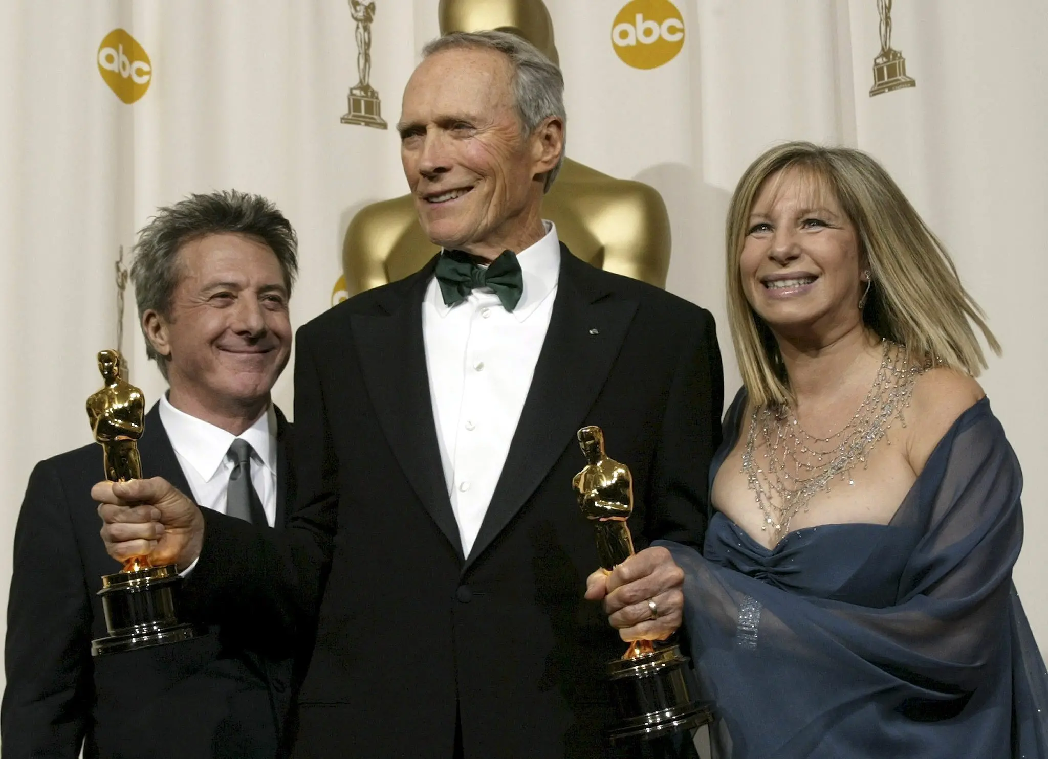 epa000379287 Double Oscar winner US actor and director Clint Eastwood (C) is flanked by presenters Dustin Hoffman (L) and Barbara Streisand at the 77th Academy Awards in Hollywood, Sunday 27 February 2005. Eastwood won Oscars for Best Director and Best Picture for 'Million Dollar Baby'. EPA/STR