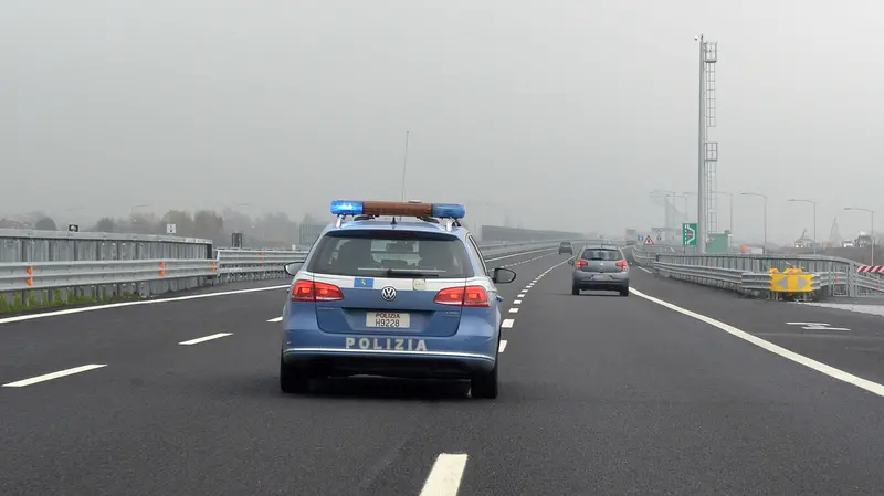 Una pattuglia della Stradale in Brebemi