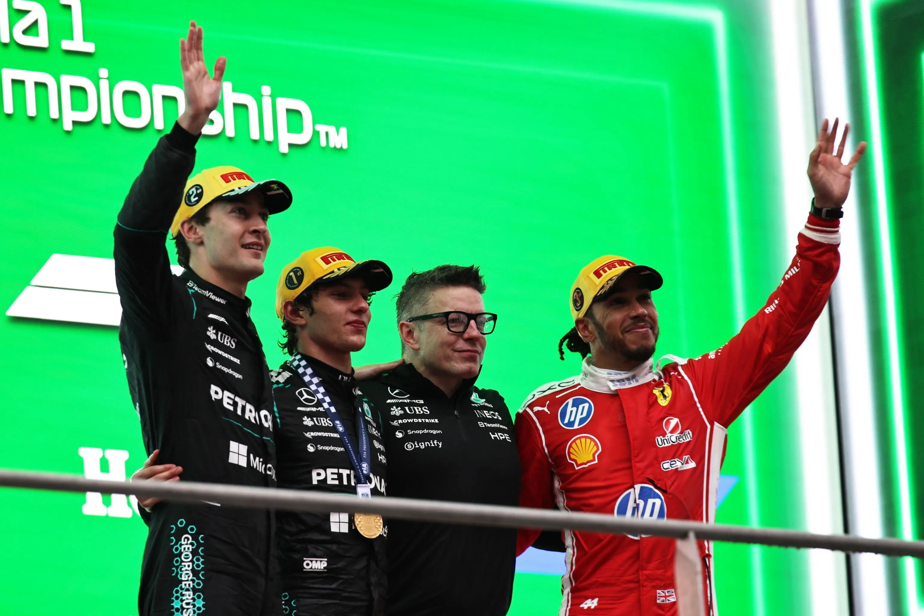 epa12820910 Winner Mercedes driver Andrea Kimi Antonelli (L-2) of Italy, second placed Mercedes driver George Russell (L) of Britain, third placed Scuderia Ferrari driver Lewis Hamilton (R) of Britain and a Mercedes team member celebrate on the podium after the 2026 Formula 1 Chinese Grand Prix, in Shanghai, China, 15 March 2026. EPA/ALEX PLAVEVSKI