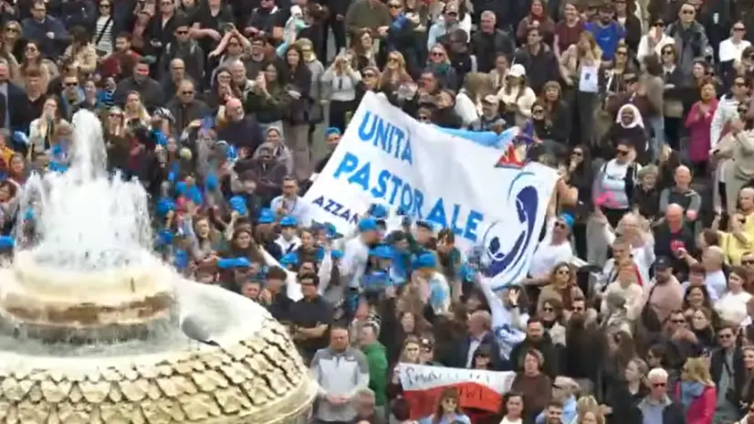 I ragazzi bresciani inquadrati durante l'Angelus