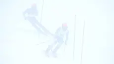 Bertagnolli vince l'oro in slalom con la guida Ravelli: la gara nella fitta nebbia - Foto Ansa © www.giornaledibrescia.it