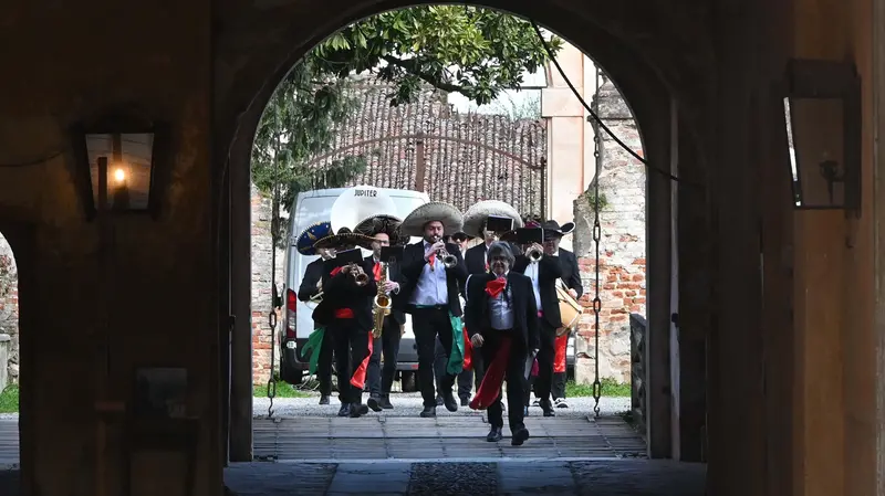 L'orchestra Mariachi del Borgo - Foto Gabriele Strada/Neg © www.giornaledibrescia.it