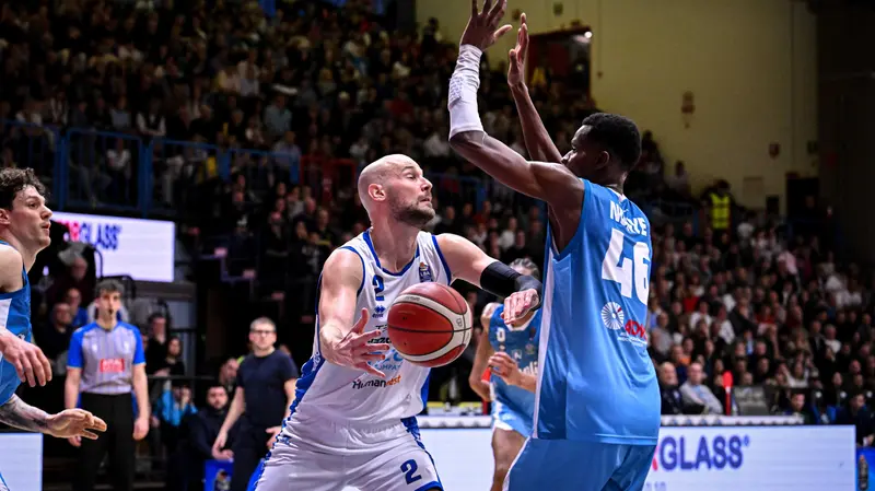 Gli scatti di Vanoli Cremona-Germani Pallacanestro Brescia