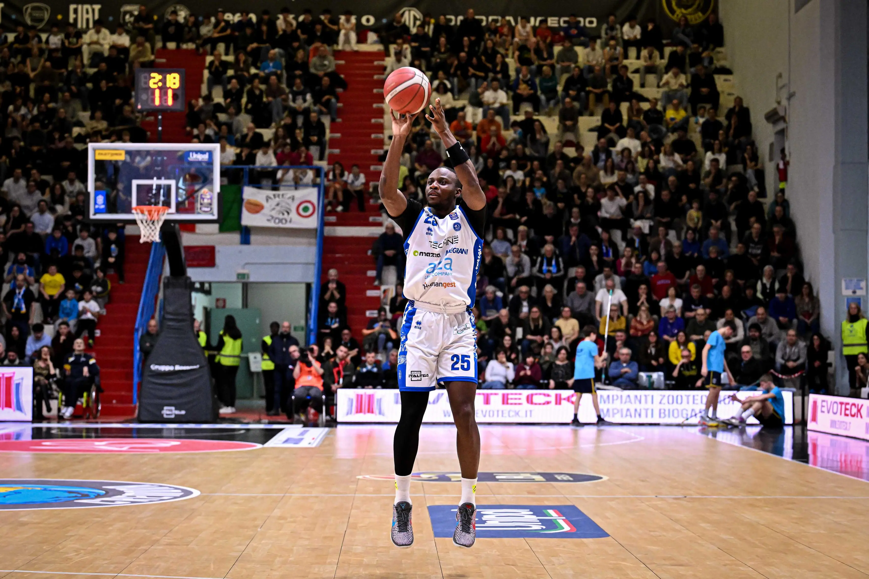 Gli scatti di Vanoli Cremona-Germani Pallacanestro Brescia