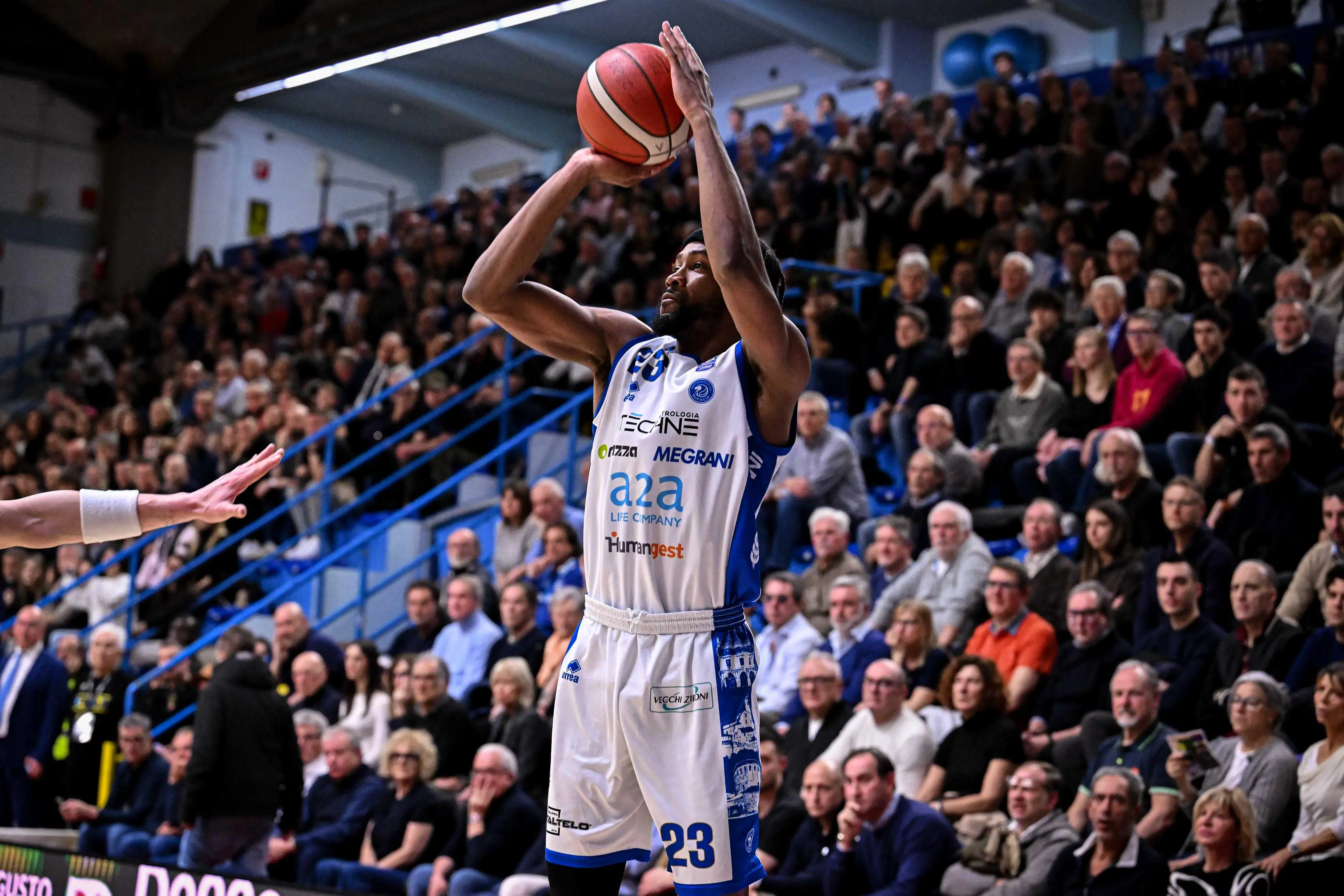 Gli scatti di Vanoli Cremona-Germani Pallacanestro Brescia