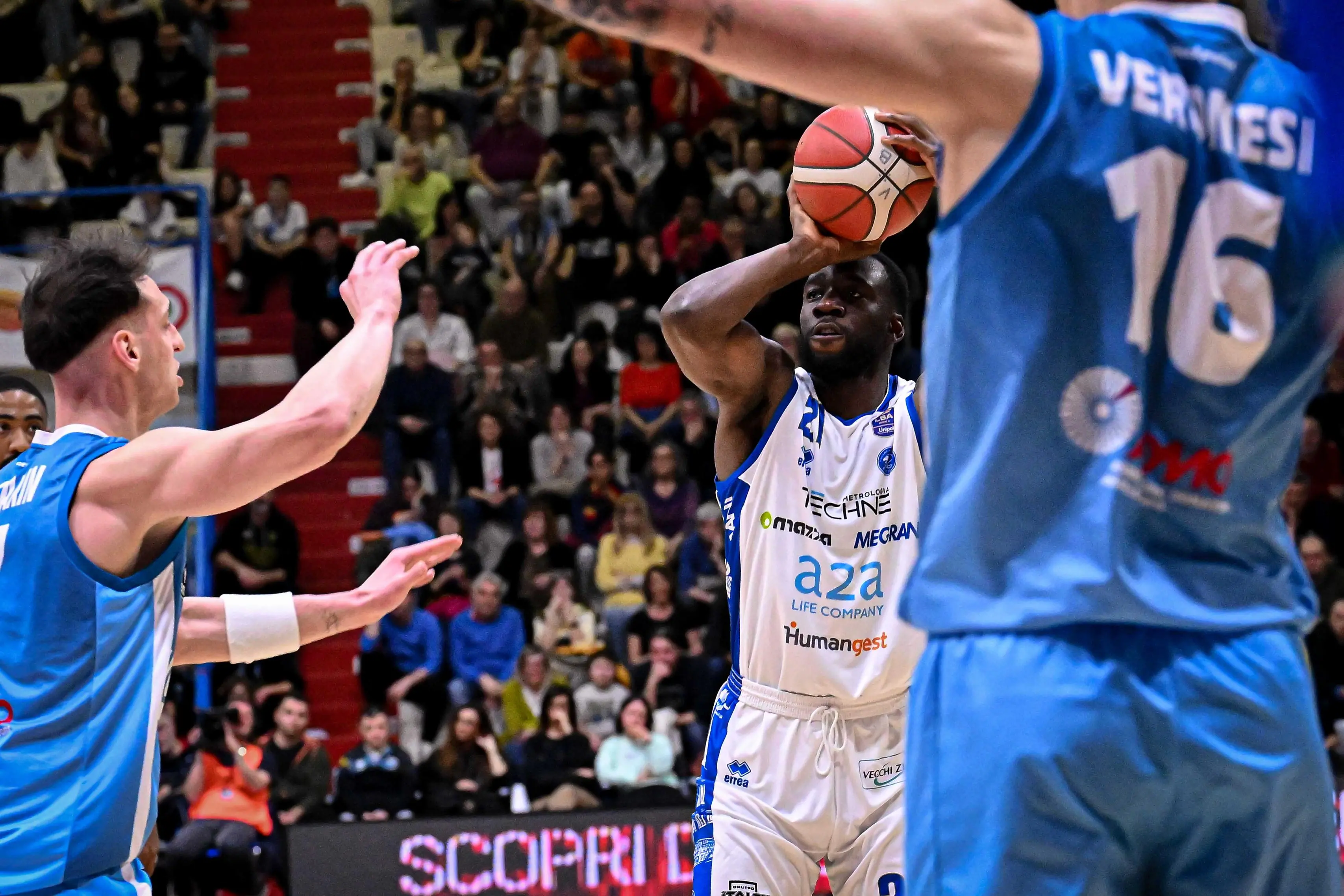 Gli scatti di Vanoli Cremona-Germani Pallacanestro Brescia