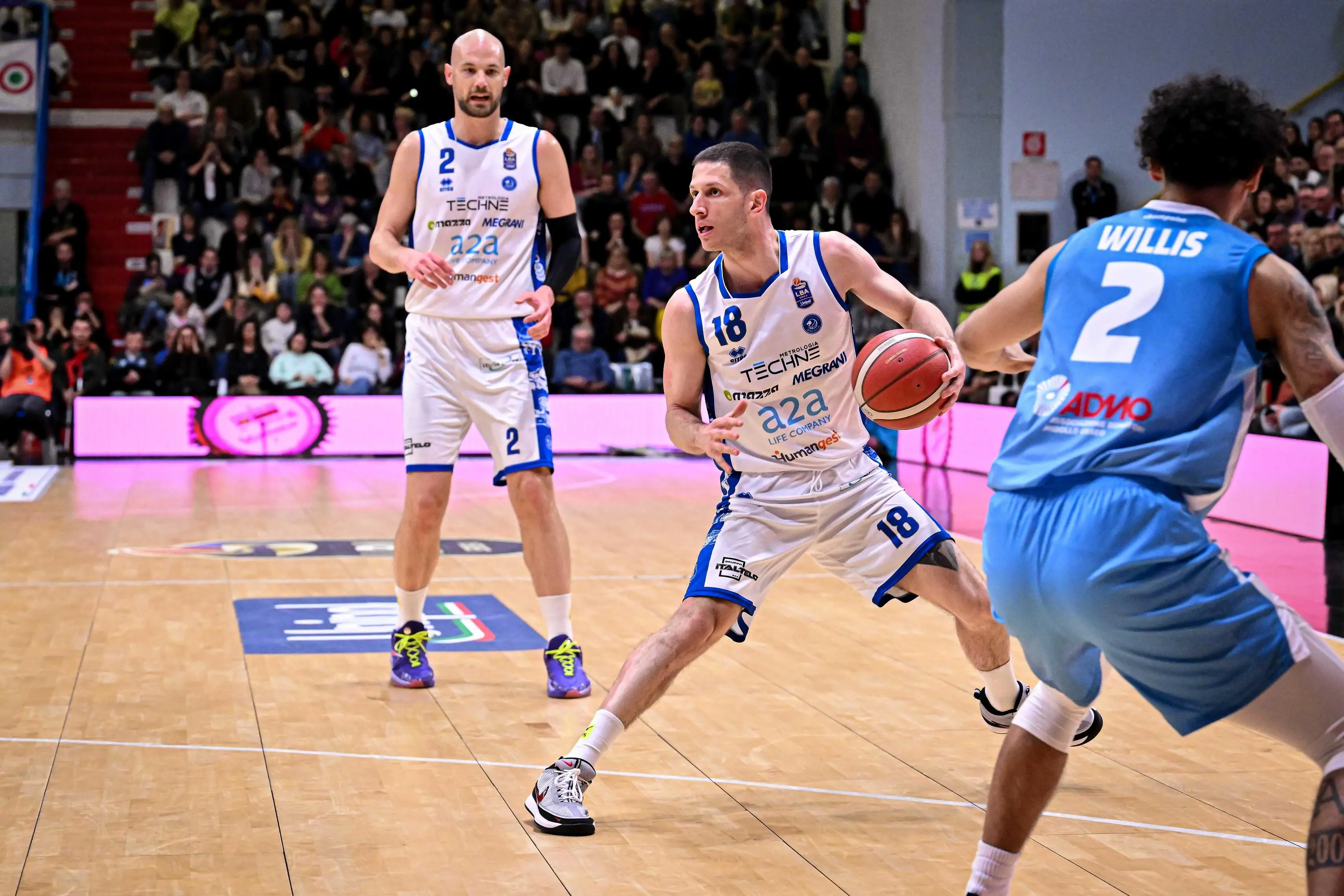 Gli scatti di Vanoli Cremona-Germani Pallacanestro Brescia