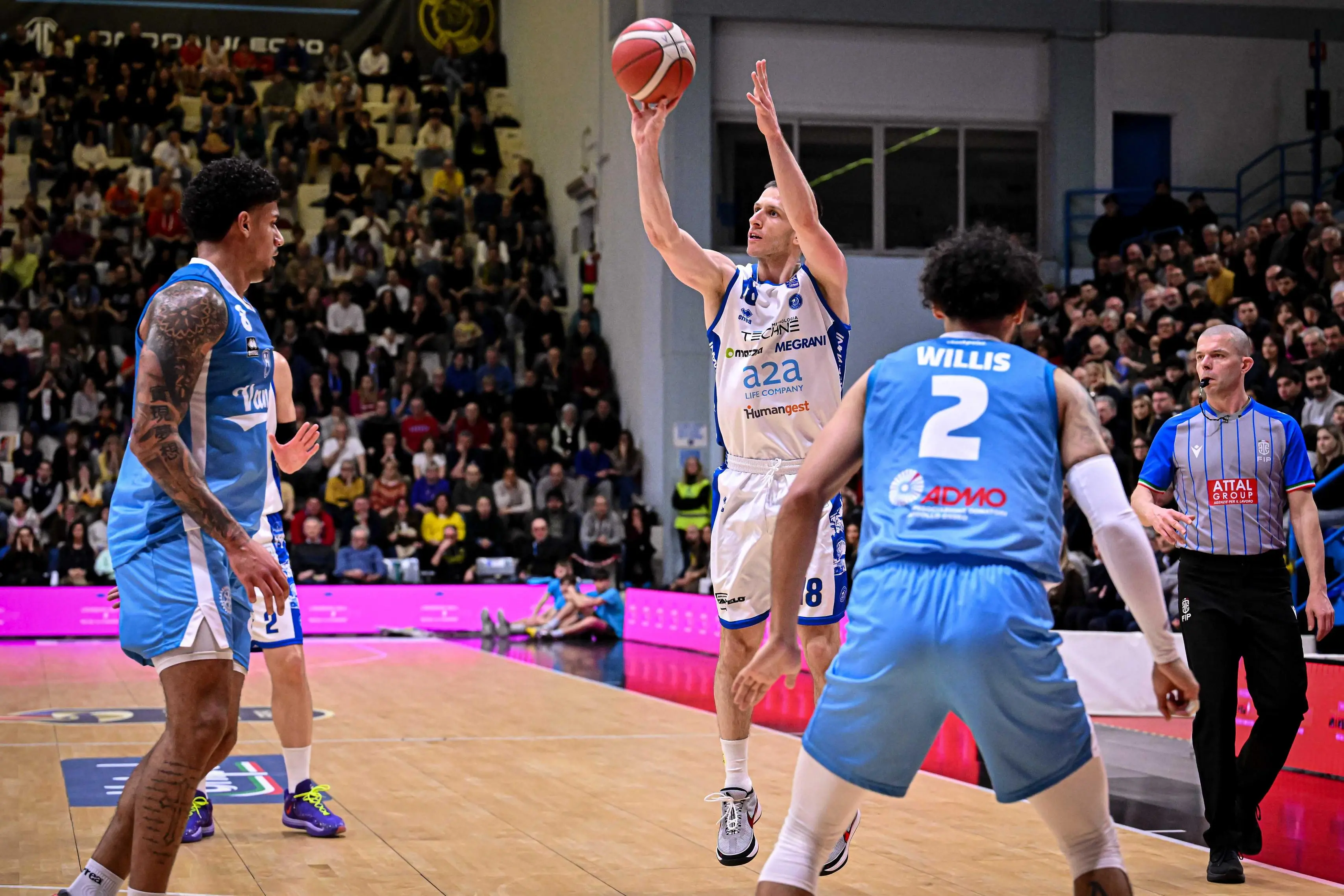 Gli scatti di Vanoli Cremona-Germani Pallacanestro Brescia