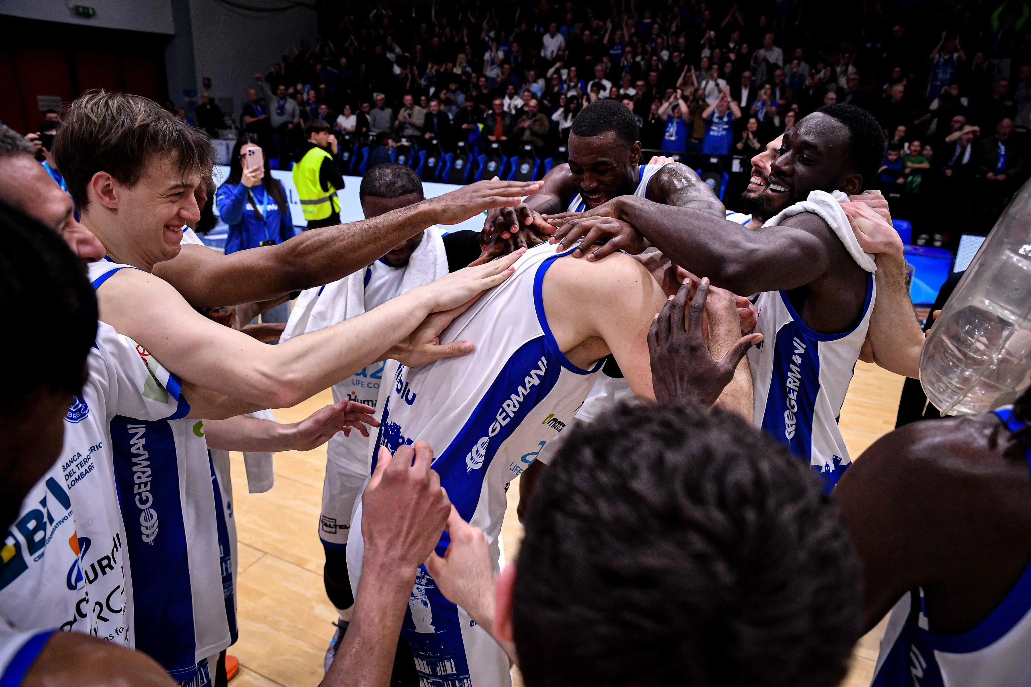 Gli scatti di Vanoli Cremona-Germani Pallacanestro Brescia