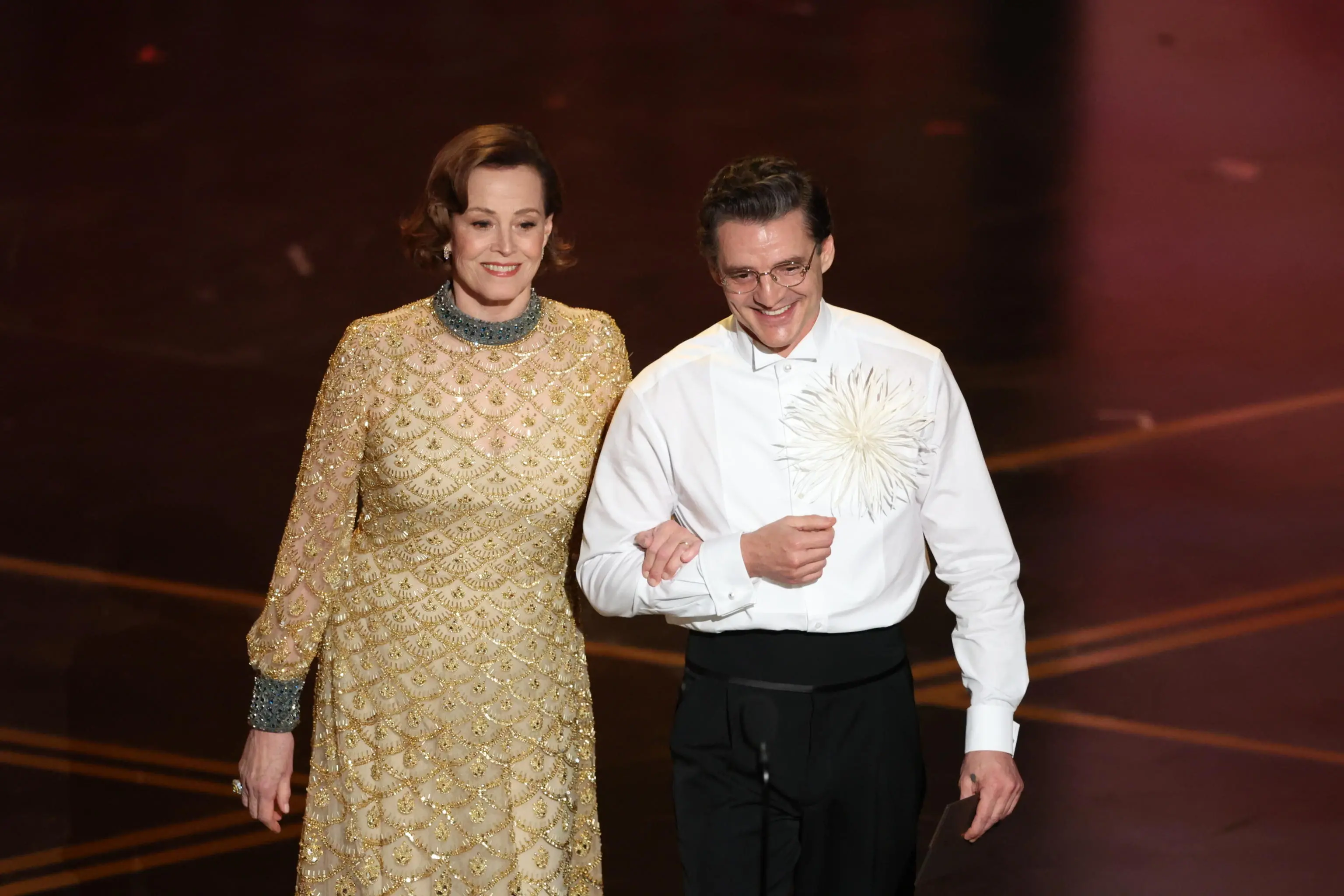epa12824023 Sigourney Weaver (L) and Pedro Pascal present the Oscar for Production Design during the the 98th annual Academy Awards ceremony at the Dolby Theatre in Los Angeles, California, USA, 15 March 2026. EPA/CHRIS TORRES